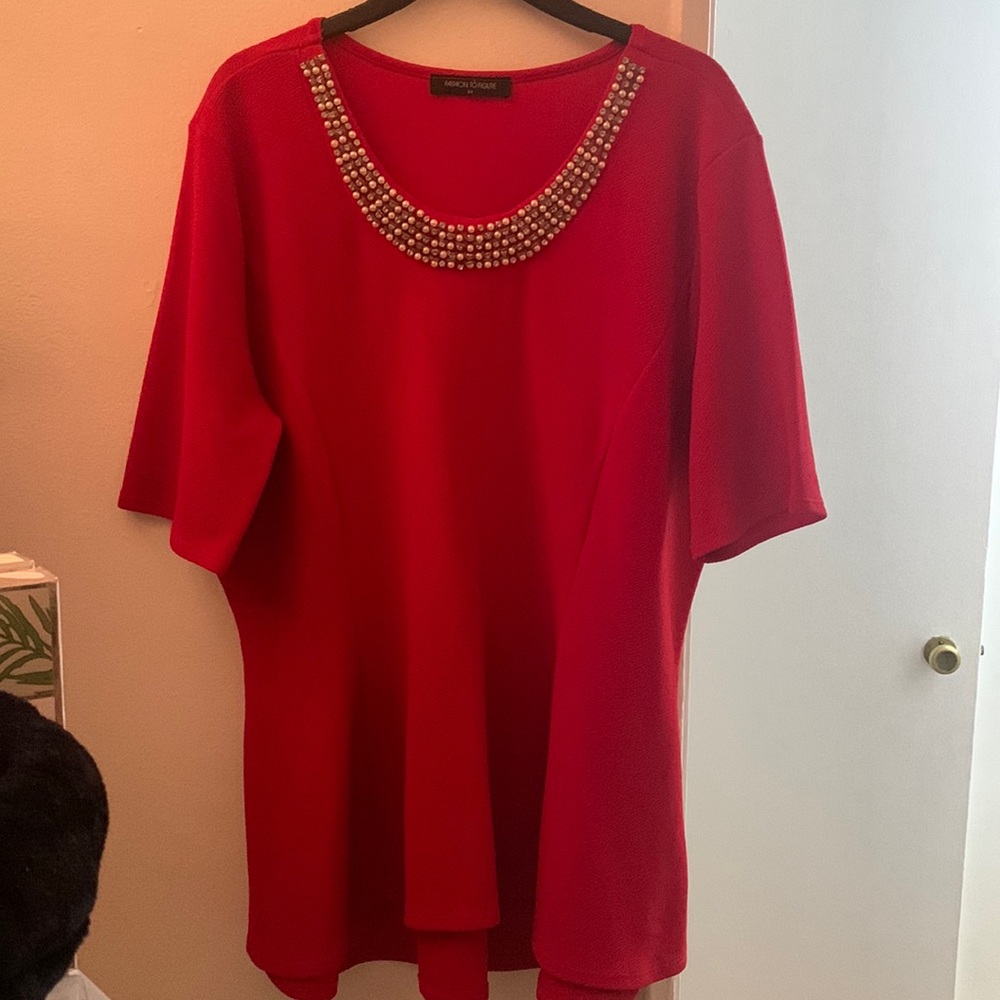 Brand: Fashion to Figure, Red short sleeve blouse, Size 3 (U.S size 22-24)